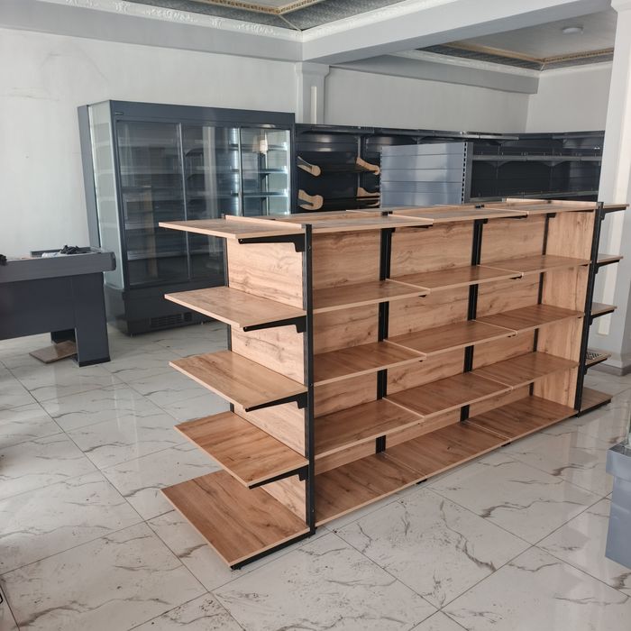 Stelaj. Prilavka poʻlka vitrina