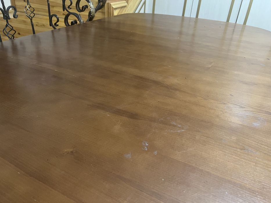 Продаются стол и стулья -3 млн! Цена договорная!