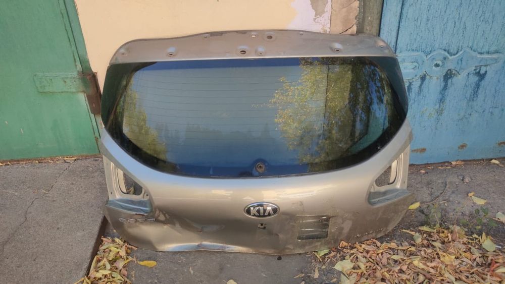 Продам задняя дверца багажника KIA Ceed