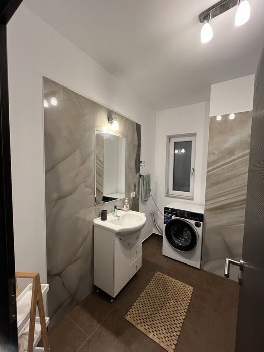 Inchiriez apartament