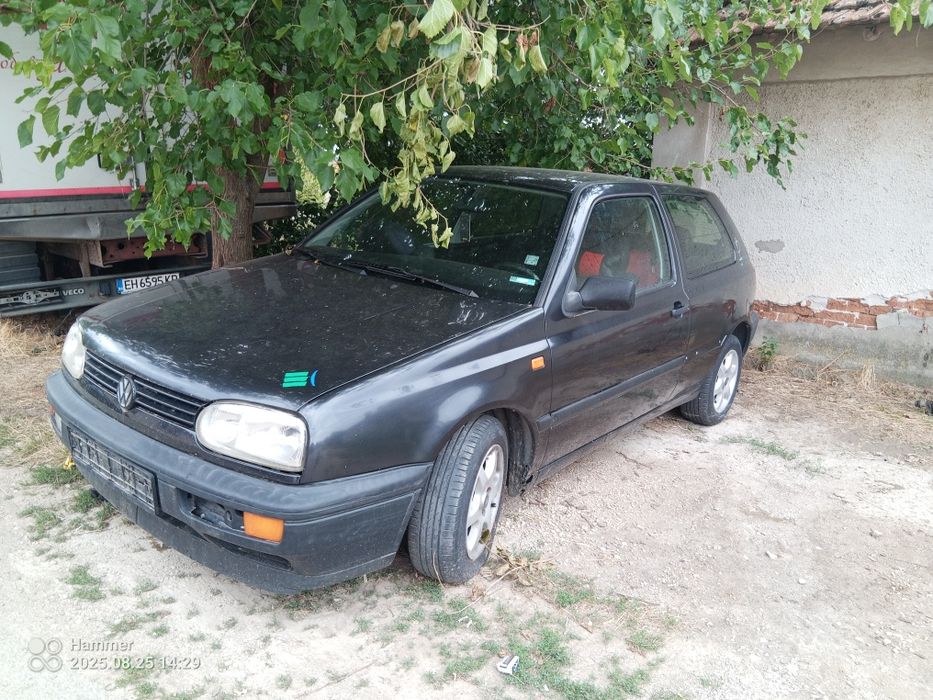 Продавам Volkswagen Golf 3 1.6 моно инжекция на части