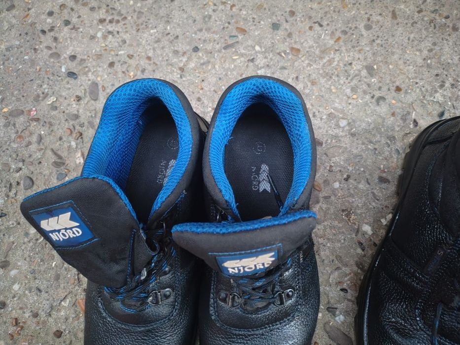 Bocanci  de lucru cu bombeu Nr 42 și 43 arată 9 din 10