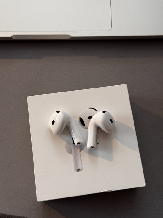 Apple Airpods 5 cu carcasa MagSafe
