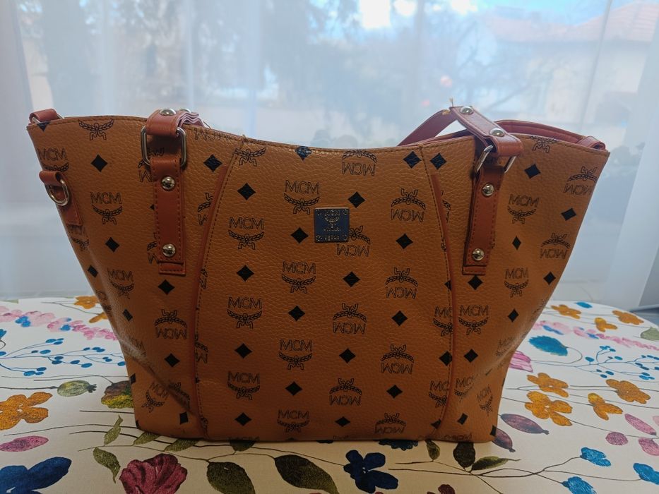 Дамска чанта МСМ в комплект с портфейл и несесер