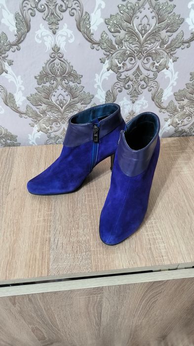 Замшевые ботильоны