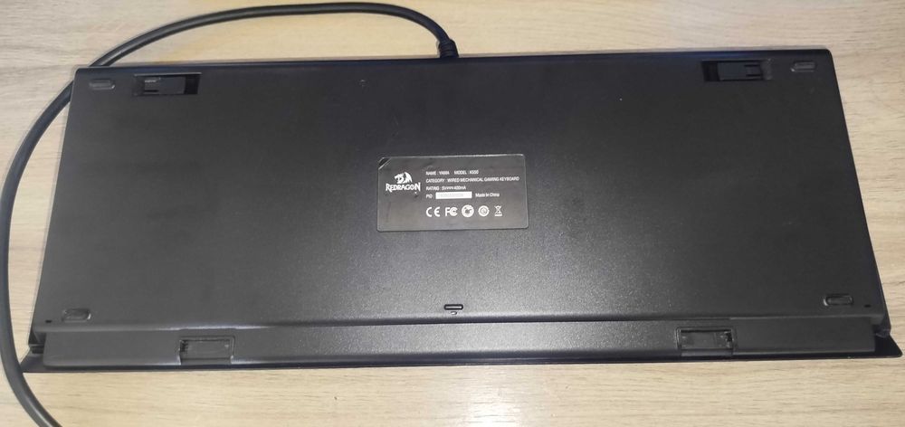 Геймърска механична клавиатура Redragon YAMA K550 RGB лилави суичове