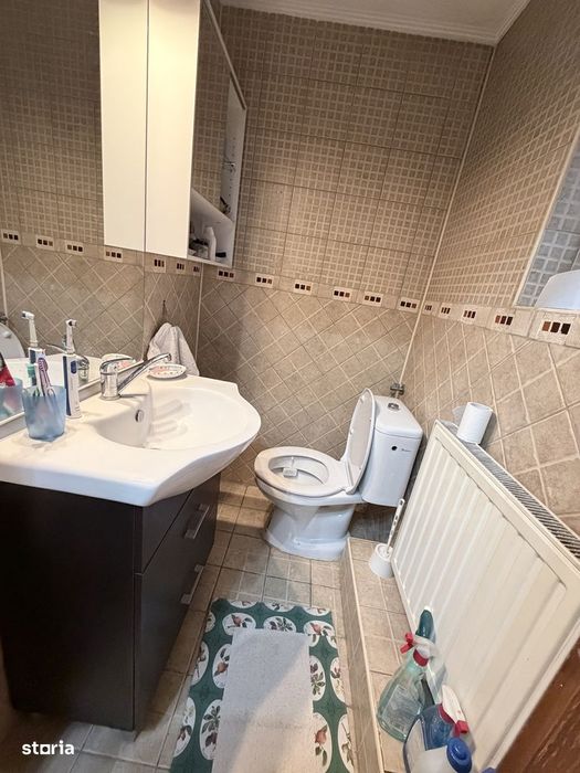 Vand casa Cornisa pe 1 nivel, singur in curte