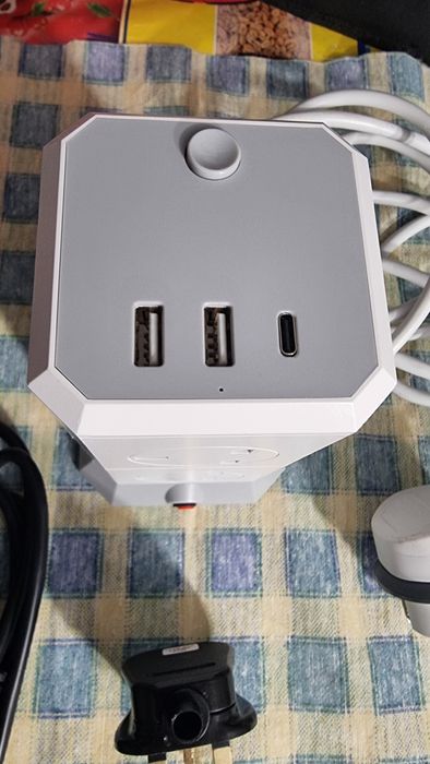 Разклонители с USB,адаптери