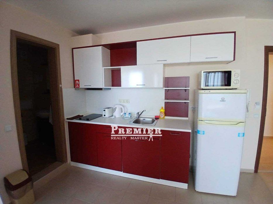 Продава се Тристаен апартамент в Свети Влас - 111000 кв.м за 3 €/кв.м - Снимка #1