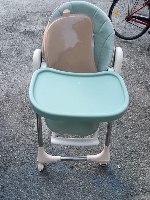 Scaun bebe Hrănire