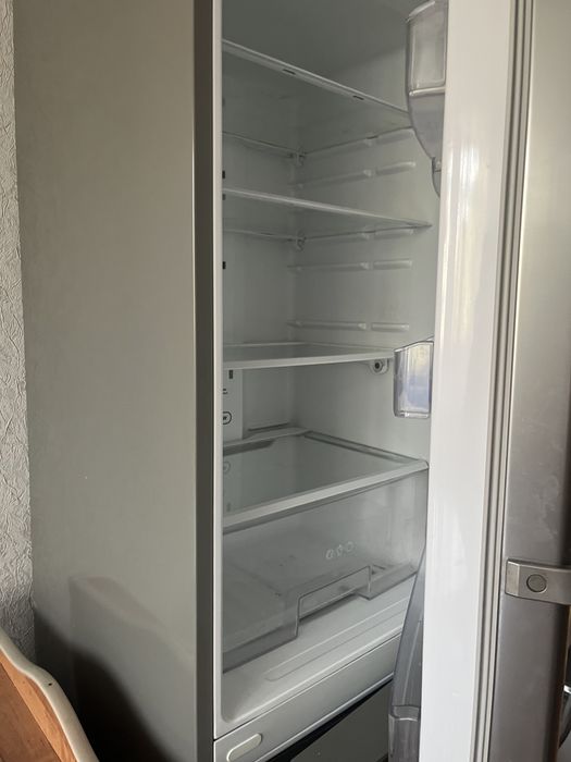 Холодильник LG в отл состоянии