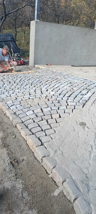 Soluții Complete Piatră Naturală: De la Material la Montaj