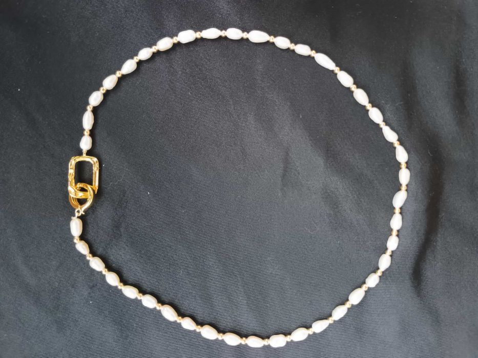 Ново колие с естествени перли и стоманени топчета