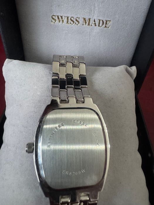 Чисто нов швейцарски часовник