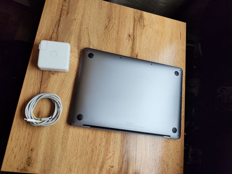 Продам Macbook pro m1 yaxshi holatda