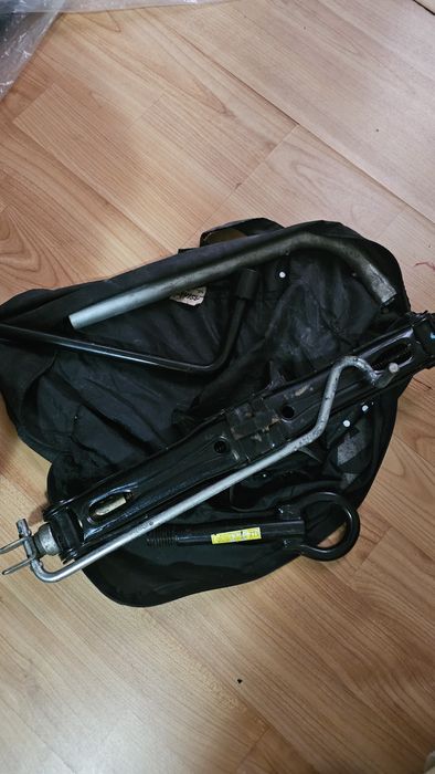 Kit cric+coarba+cui tractare Logan/Logan mcv/Sandero 2