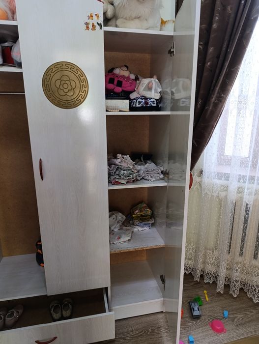 Detski shkaf holatlari yaxshi