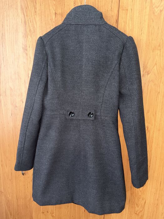 Ново палто, размер С. Обличано един път.