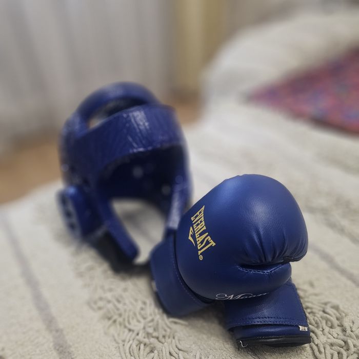 Продается шлем, перчатки, футы для таеквондо