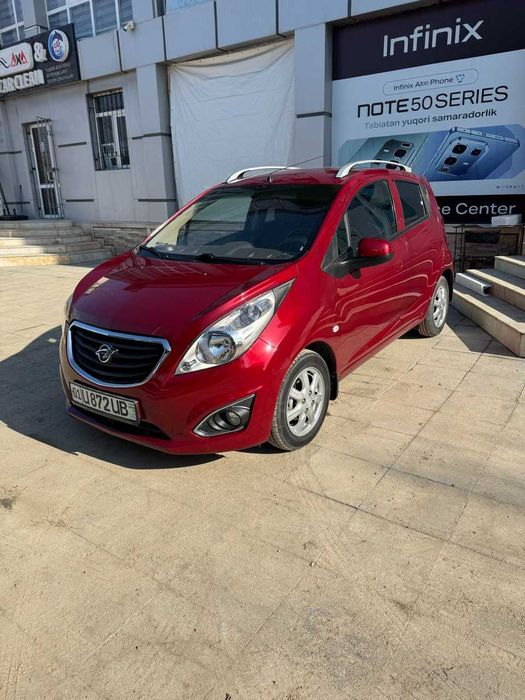 Продаётся Chevrolet Spark 2018 Вешневый цвет