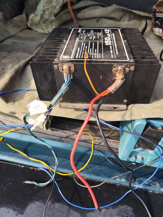 Усилвател за кола 2х150 и HI-FI изход