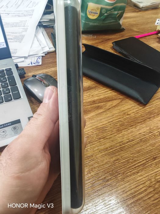 Продавам смарт калъф за Honor Magic V3