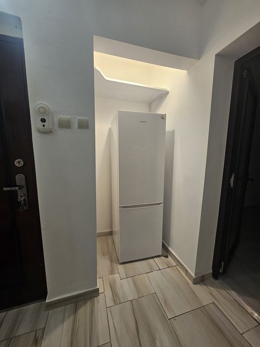 Apartament 2 cam. proaspat renovat, complet utilat, et. 1-Podul de Piatra-vizavi de cladirea NOC
