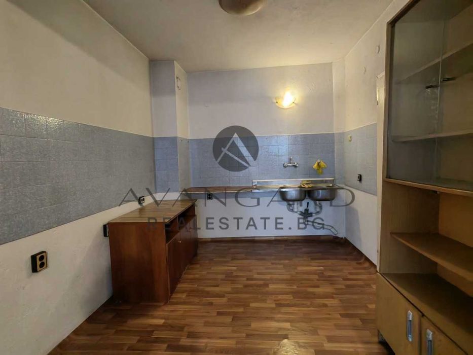 Продава се Тристаен апартамент в Пловдив, Център - 109 кв.м за 2152 €/кв.м - Снимка #2