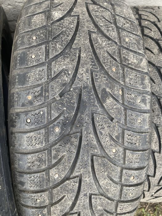 Продам зимнюю резину 235/55 R18