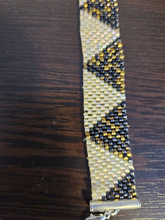 Bratara cusuta manual