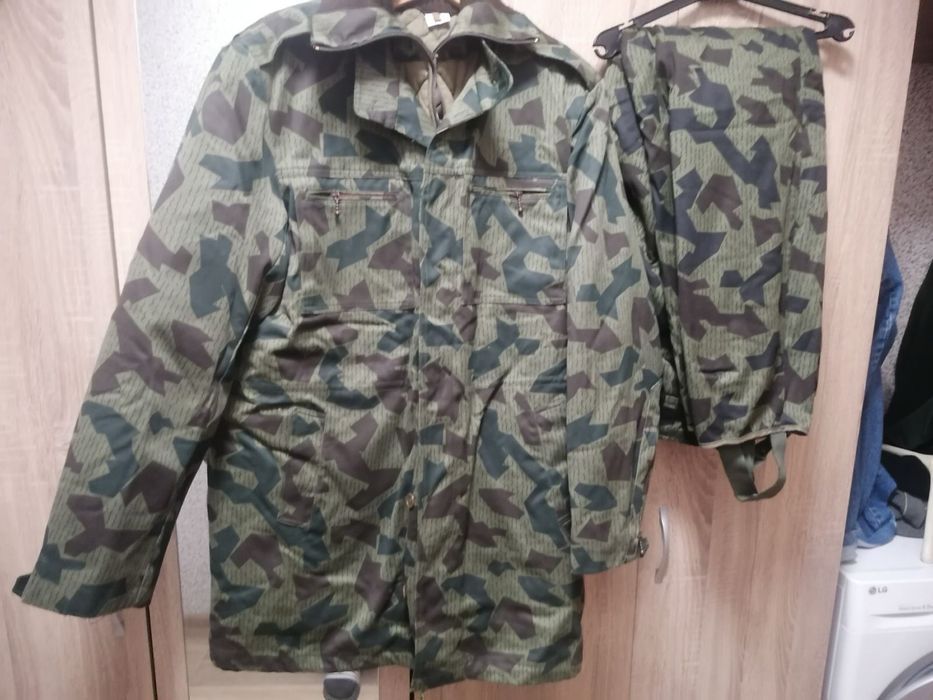 Камуфлаж чисто нов военни дрехи