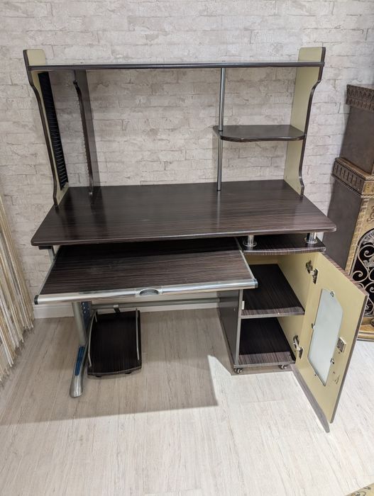 Компьютерный стол