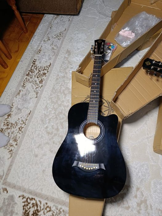 Гитара акустическая