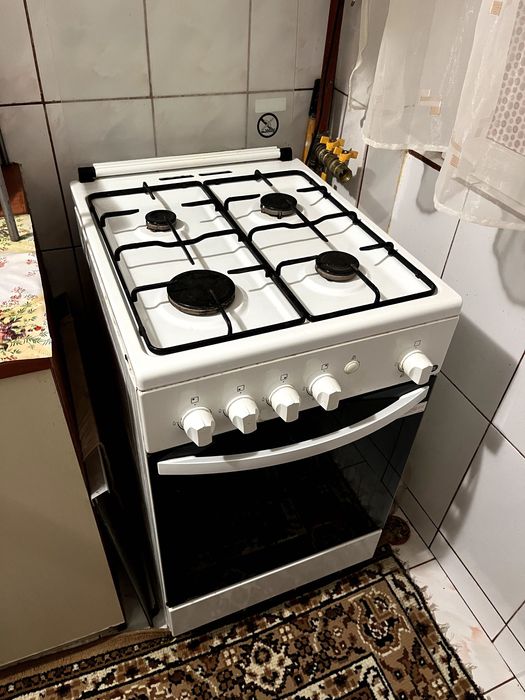 Aragaz alb electric, 4 ochiuri, Zanussi