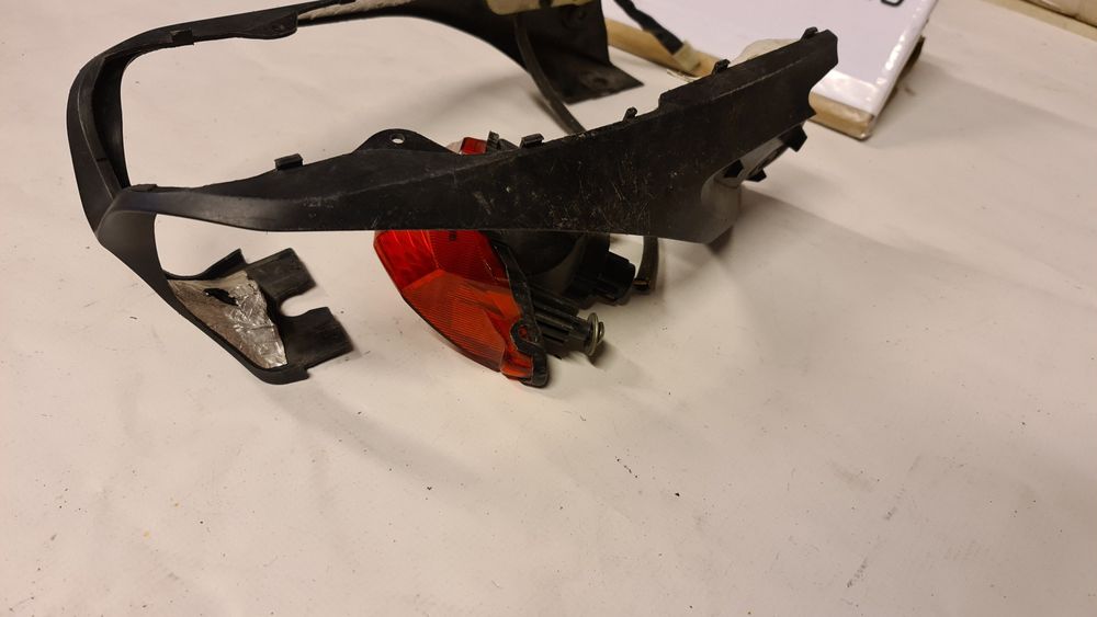 Yamaha FZ6 STOP carena  plastic panel spate codita cadru