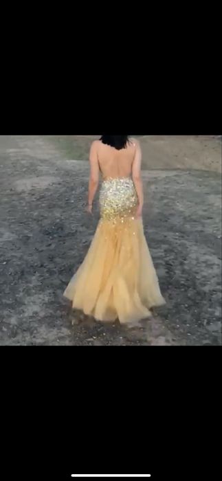 Вечернее или свадебное платье