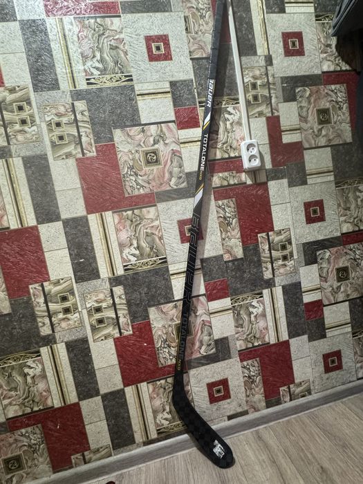 Продаю коньки, краги, и клюшку