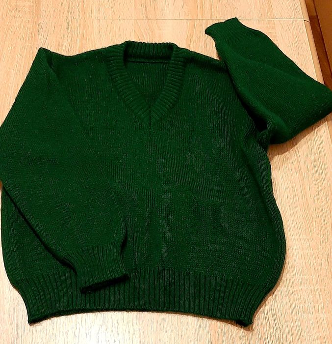 Нов вълнен пуловери Като нови -гащеризони и панталонки за2-3годинки3