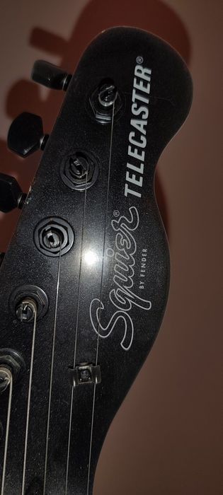 Продавам Китара  Squier Affiniti+подарък кубе Peavey KB60