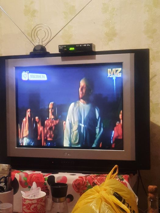 Телевизор большой