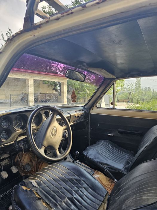 2121 Niva 1982  sotiladi xolati yaxshi