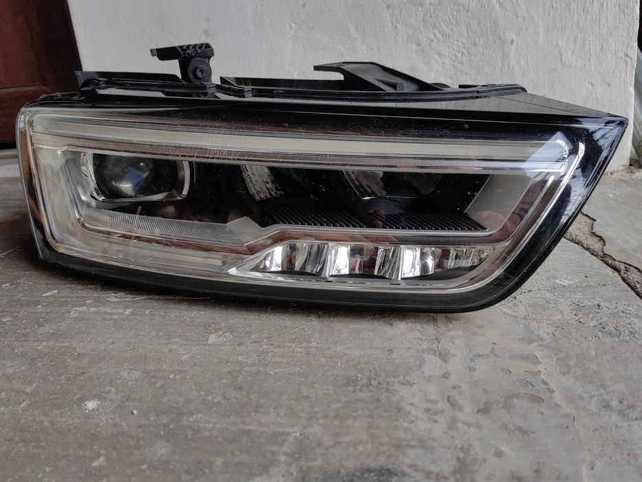 Фар Audi Q3 FULL LED десен / Фар Ауди Кю3 Оригинален