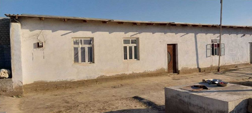 Qarshi Yangibog'da 11 sotixli uy sotiladi