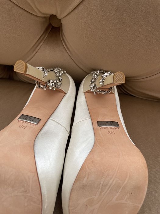 Pantofi de mAtase noi marime 36 Badgley Mischka