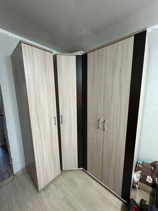 Продам шкаф угловой