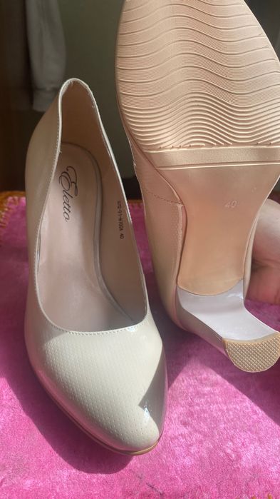 Бежевые туфли Eletta