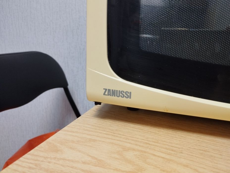 Микровълнова печка Zanussi