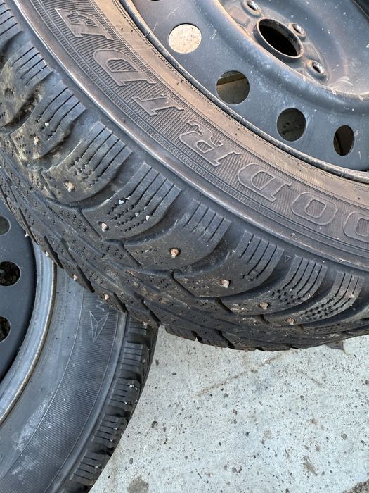 Продам резину 215 / 60  /16