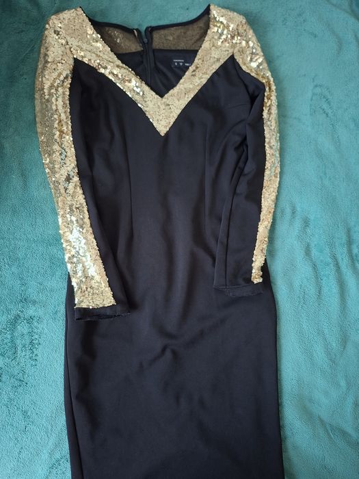 Rochie eleganta neagra cu paete aurii