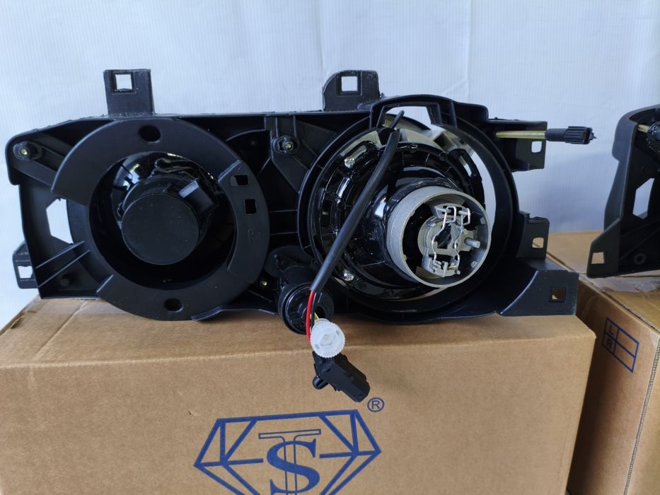 Продаю Фары передние БМВ Е34